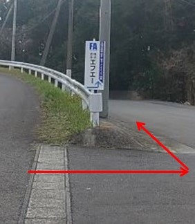 曲がり角看板1